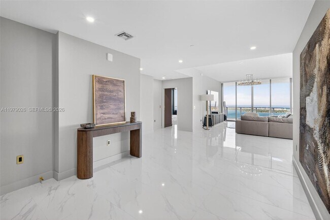 Building Photo - 700 NE 24th St