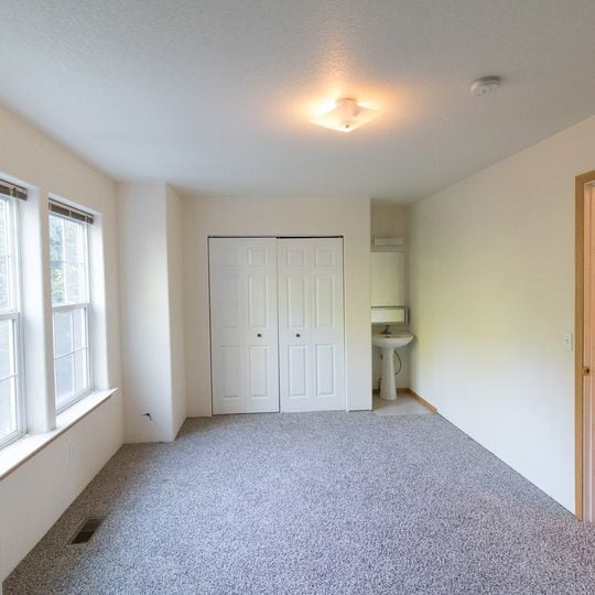 Building Photo - 462 NW Webb St