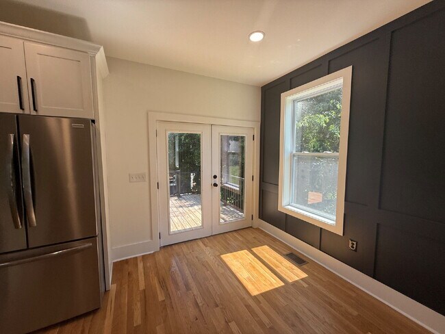 Building Photo - "Spacious 3-Bed, 3.5-Bath in the heart of East Nash