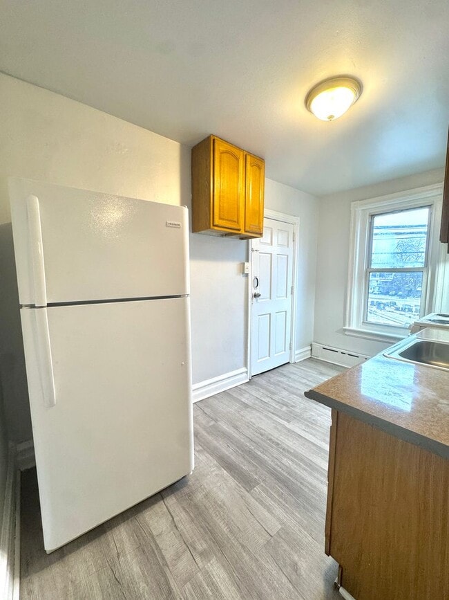 Building Photo - 924 W Turner St