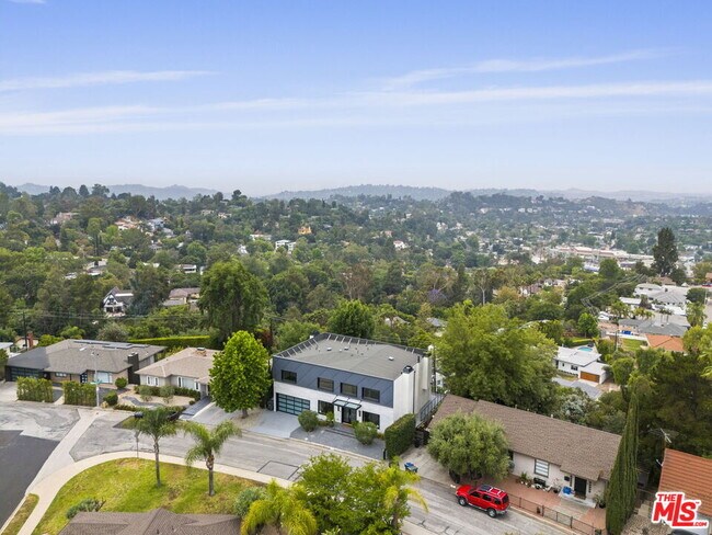 Building Photo - 105 Sequoia Dr