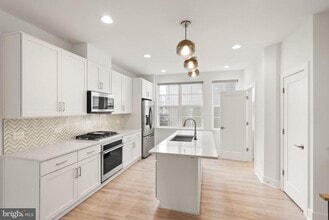 Building Photo - 1862 Michael Faraday Dr.