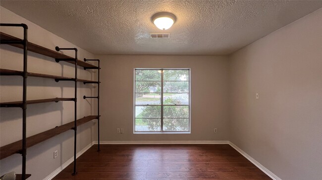 Building Photo - 1806 Cedar Dr