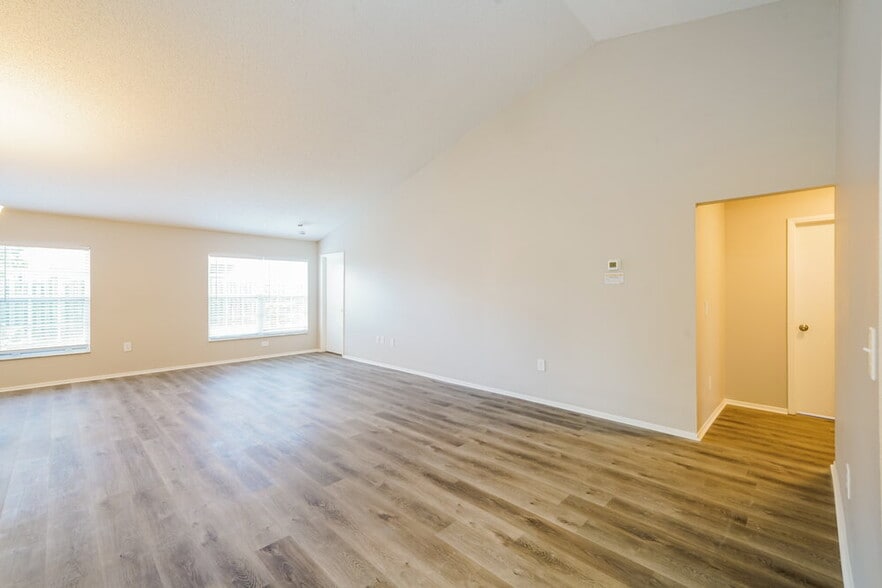 Building Photo - 1434 Lakehurst Way