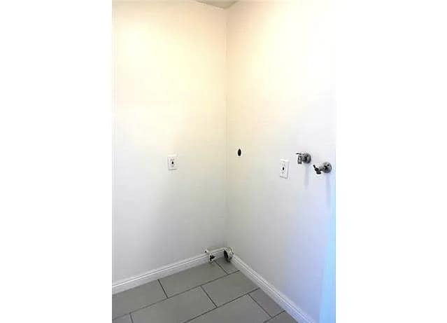 Building Photo - 5460 Dobbs St