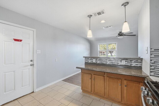 Building Photo - 1741 Pasadena Dr