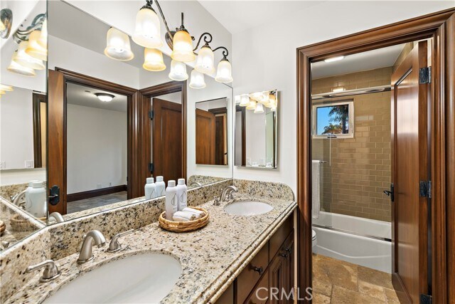 Building Photo - 3811 Vista Blanca