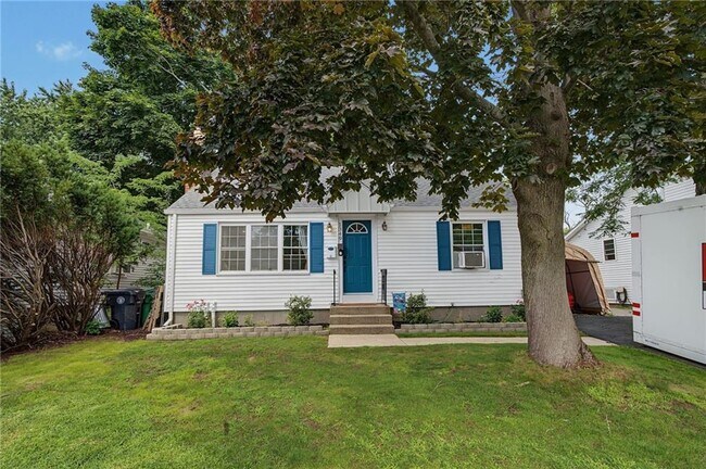 Building Photo - 1349 W Shore Rd