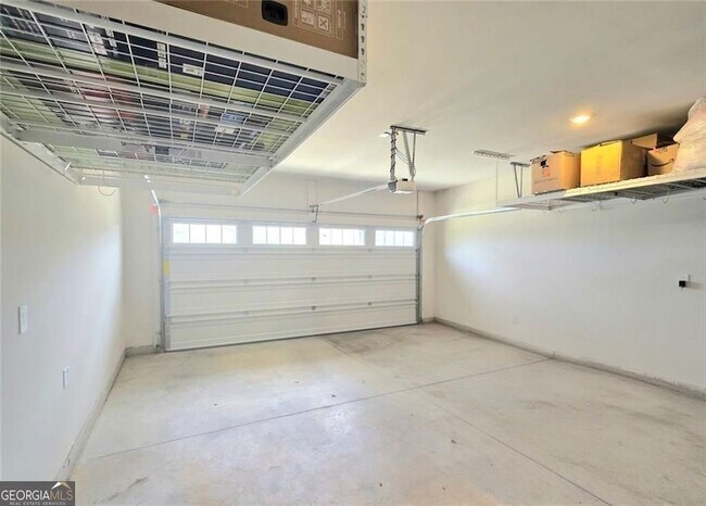 Building Photo - 327 Vly Oak Dr