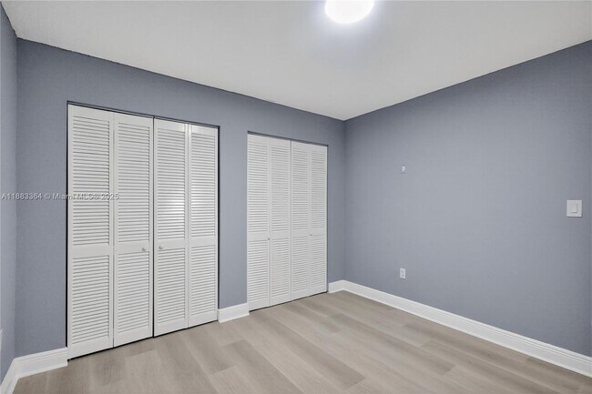 Building Photo - 10000 NW 80th Ct