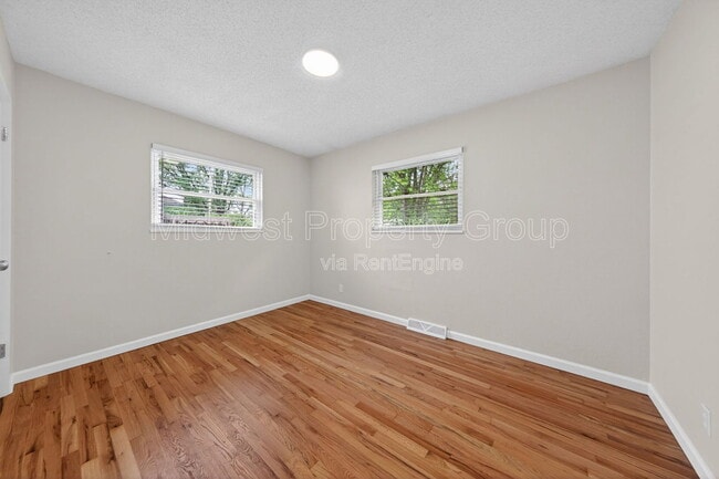 Building Photo - 645 Lilac Dr