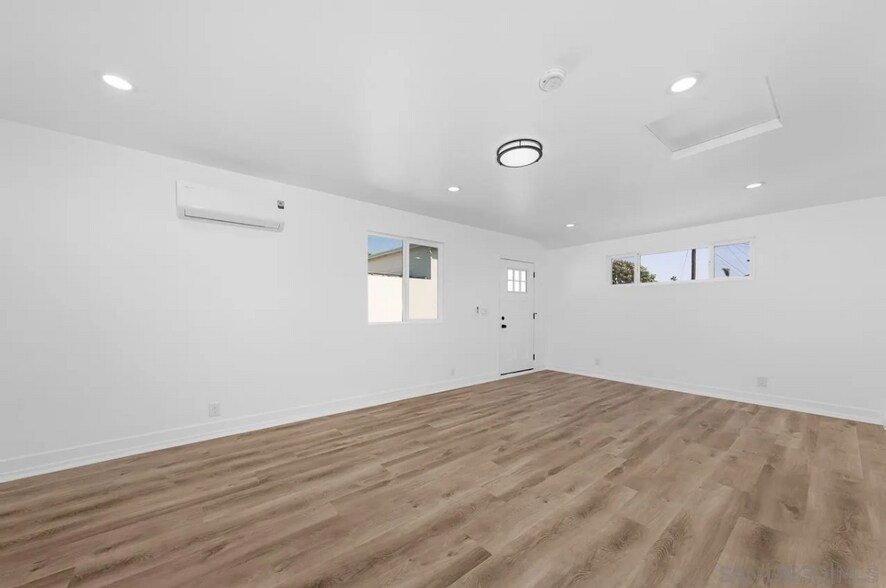 Building Photo - 622 I St