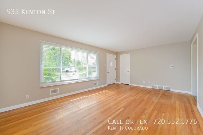 Building Photo - 935 Kenton St