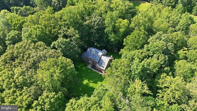 Building Photo - 2 English Hills Dr