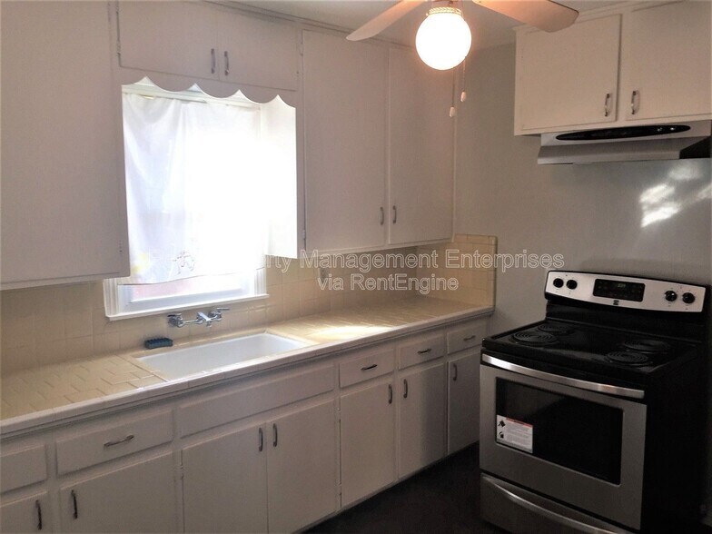 Building Photo - 3912 NW 32nd St