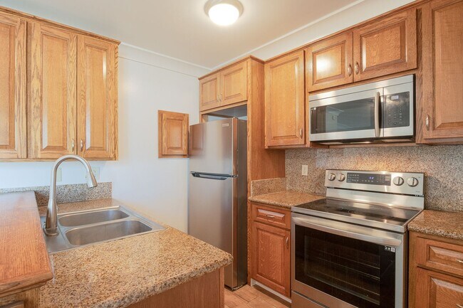 Building Photo - 2 Bedroom + 1 Bathroom Condo  | Marina Village | Port Hueneme | Unfurnished