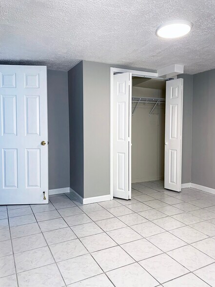 Building Photo - 353 Hillside St