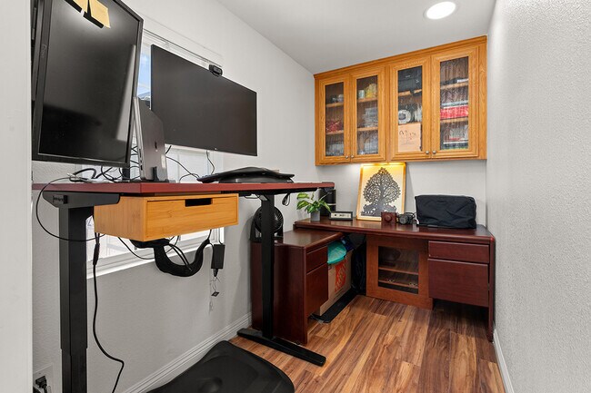 Building Photo - 7116 Torrey Mesa Ct