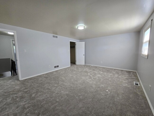Building Photo - 501 W Farragut St