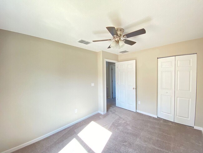 Building Photo - Custom Home - Desirable SW Ocala Neighborhood 3/2/2 **WON'T LAST**