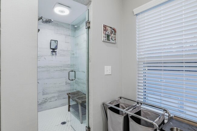 Building Photo - 1241 N Bronough St