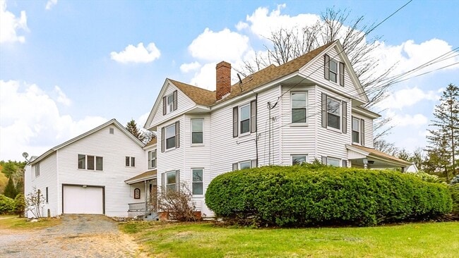 Primary Photo - 2154 Main St