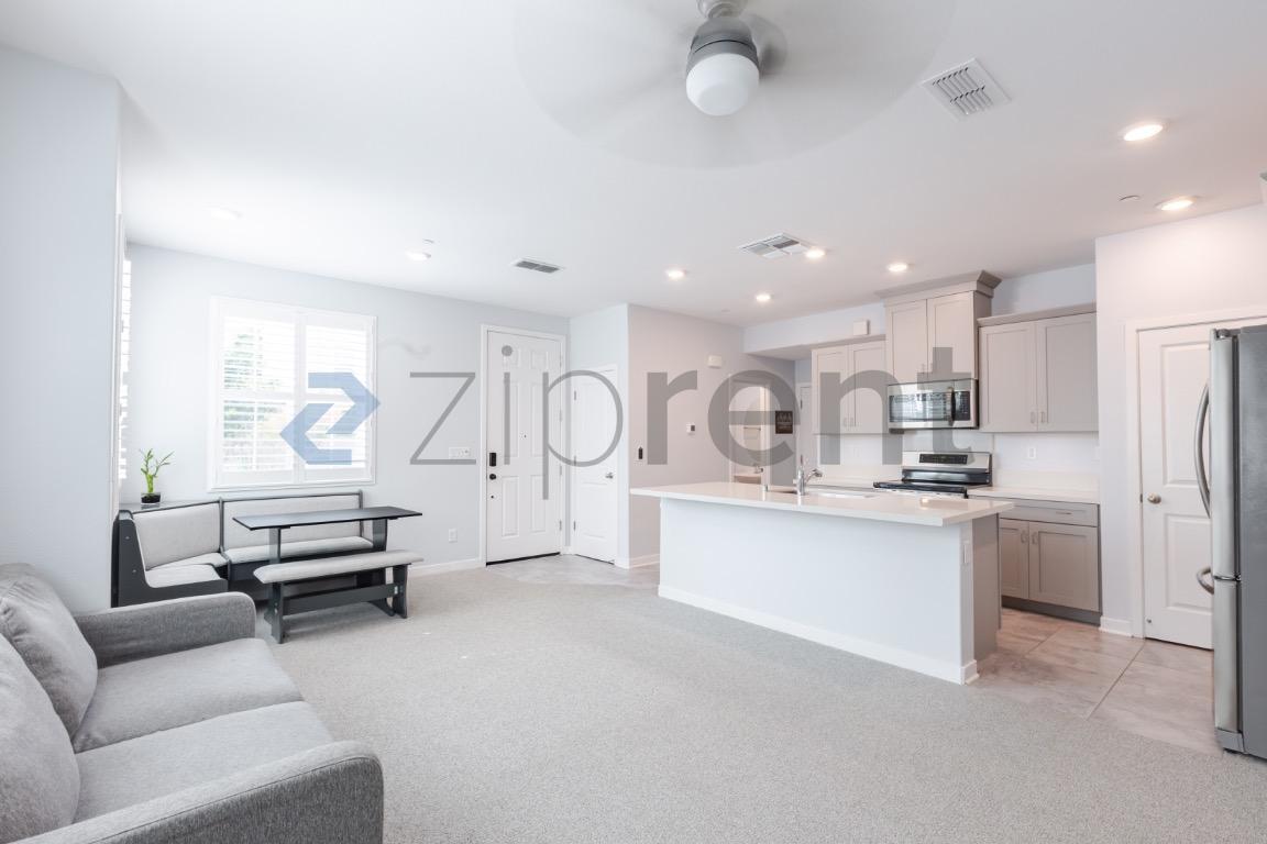 Building Photo - Unit 68101