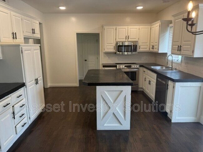 Building Photo - 8004 W 144th Pl