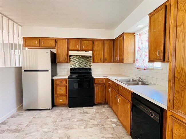 Building Photo - 7402 Geneva Dr