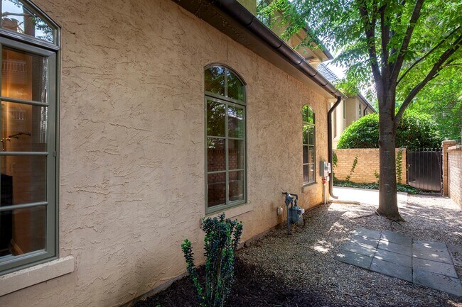Building Photo - 8819 Provence Village Ln