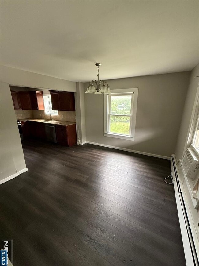 Building Photo - 581 S Broad St