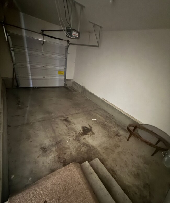 Building Photo - 2 Bed/2.5 Bath Townhome with Garage in NW ...