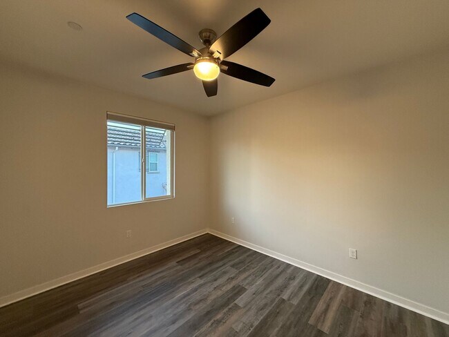 Building Photo - Great 2B/2.5BA Townhome in Oceanside!