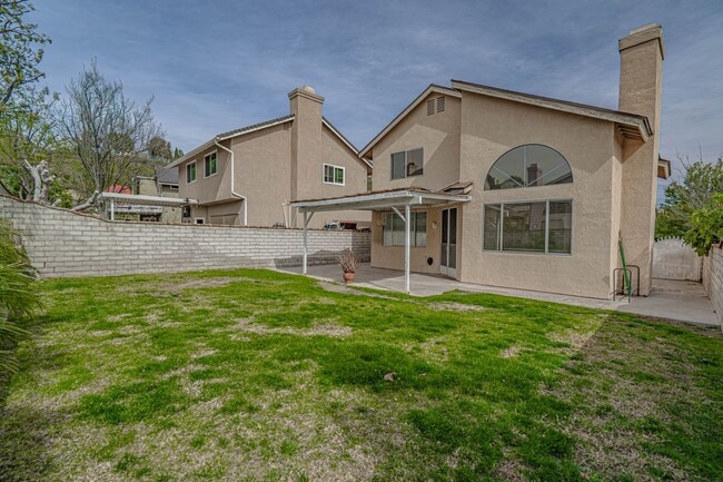 Building Photo - Spacious 3-Bedroom Home with Large Backyard on a Cul-de-Sac in Saugus!