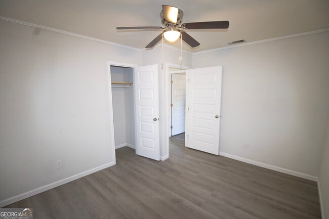 Building Photo - 517 E Main St