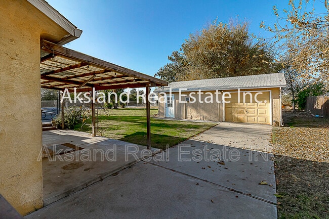 Building Photo - 7937 Endow Rd S