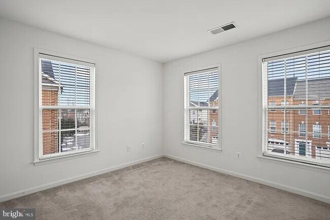 Building Photo - 24689 Siltstone Square