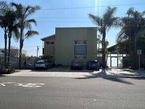 Building Photo - Spacious 2 bedroom