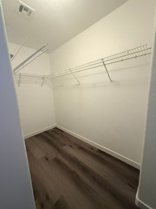 Building Photo - 5172 Dillingham Dr