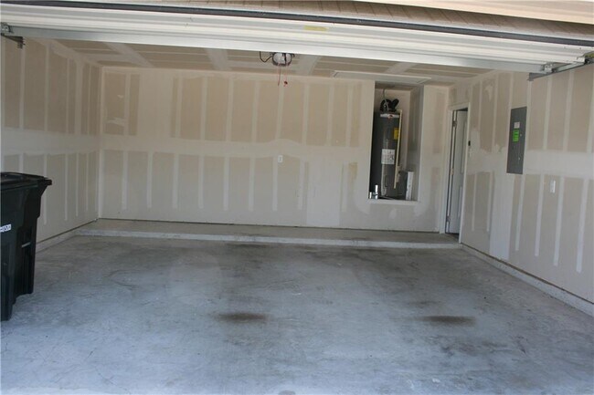 Building Photo - 6100 Cordillera Dr