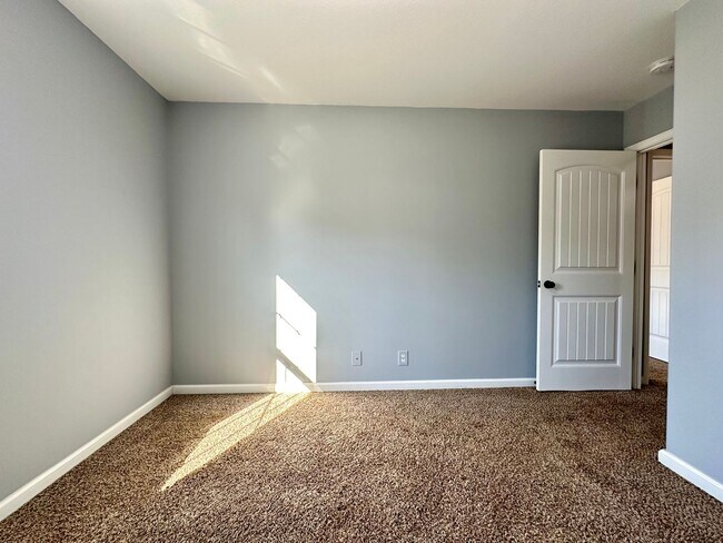 Building Photo - Spacious 3-Bedroom Home with Fenced Yard & Garage!