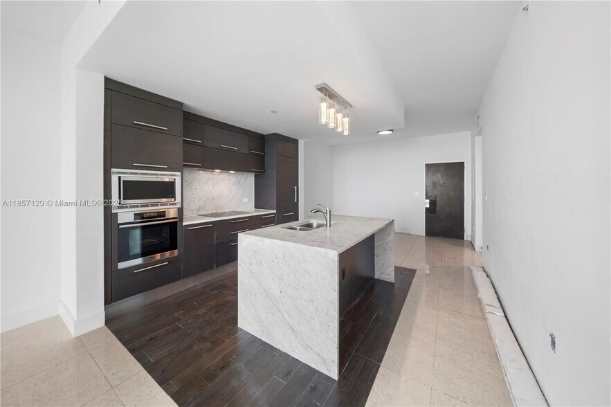 Building Photo - 900 Biscayne Blvd