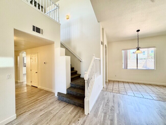 Building Photo - Spacious 4BD/3BA NLV Home with Downstairs ...