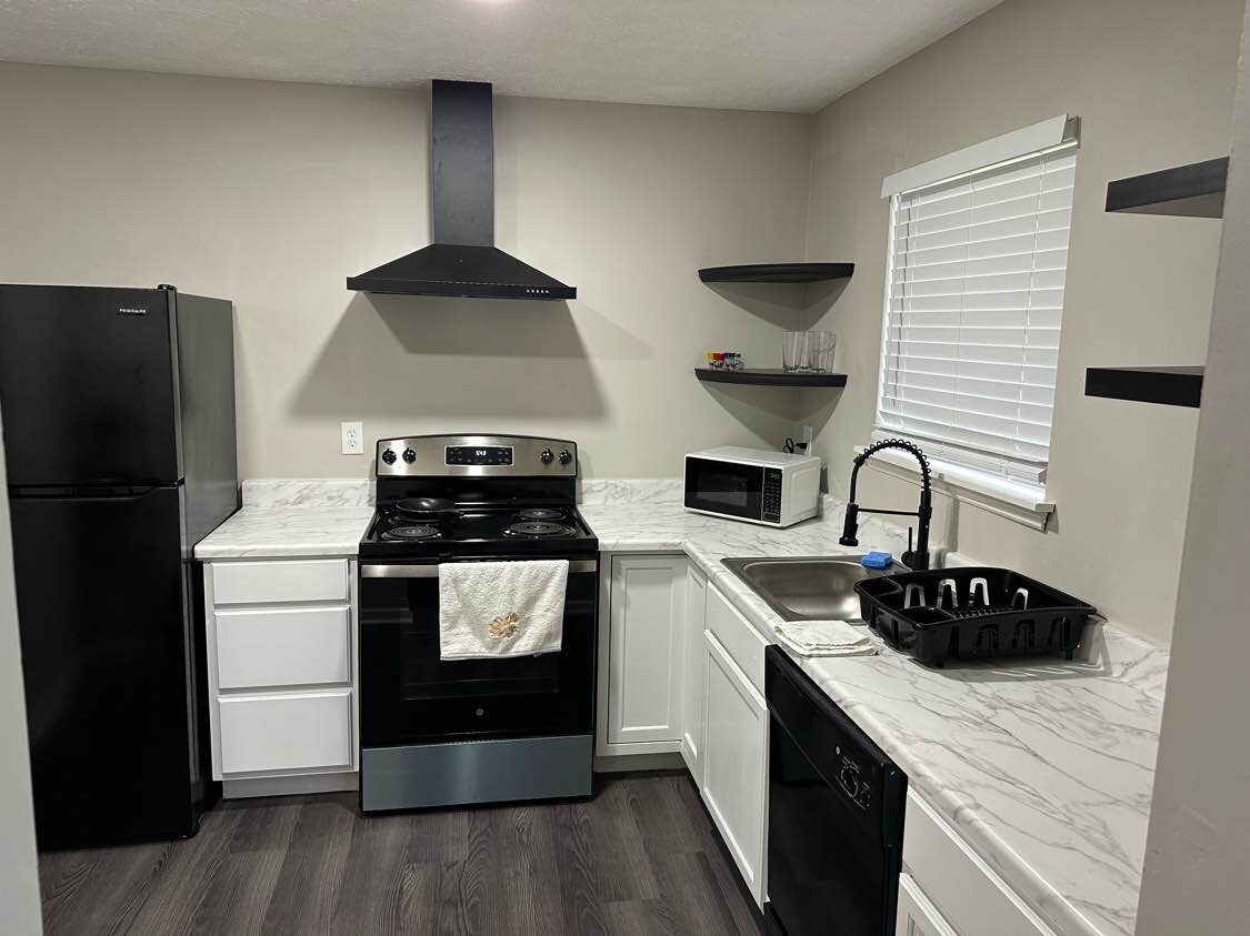 Building Photo - Room in Single Family Home on Newberry Trail