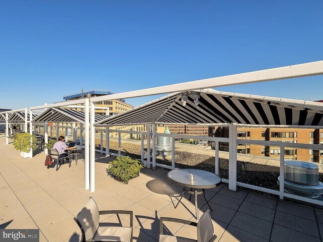 Building Photo - 1330 New Hampshire Ave NW