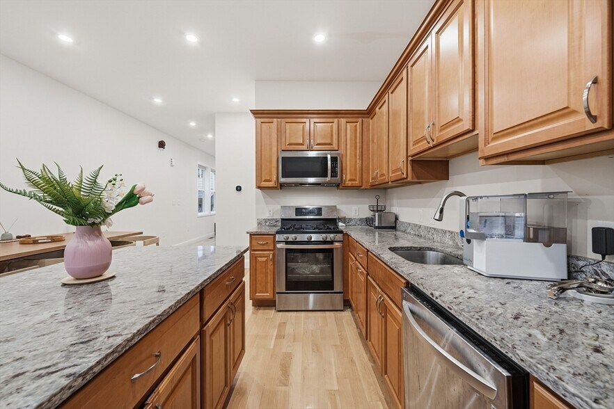 Building Photo - 77 North St