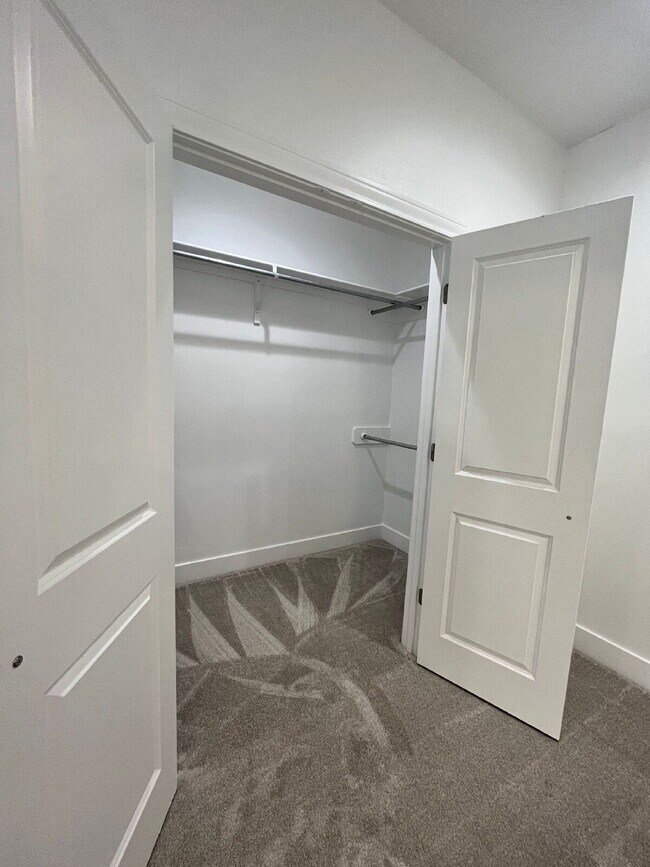 Building Photo - 2 Bedroom Home with Easy Access to Slide Road