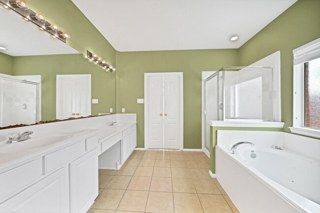 Building Photo - 18123 Memorial Falls Dr