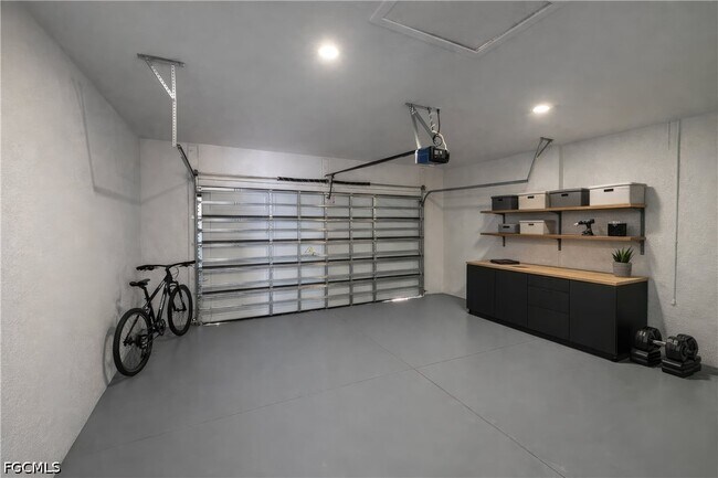 Building Photo - 2102 NW 25th Pl