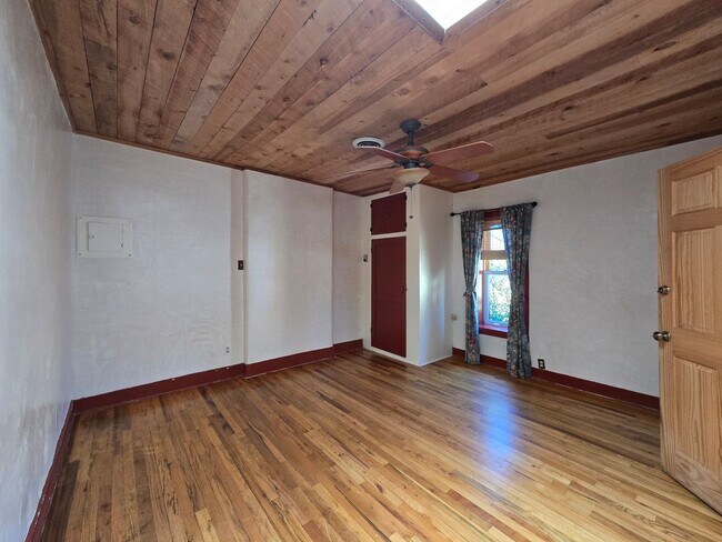 Building Photo - 631 Don Felix St